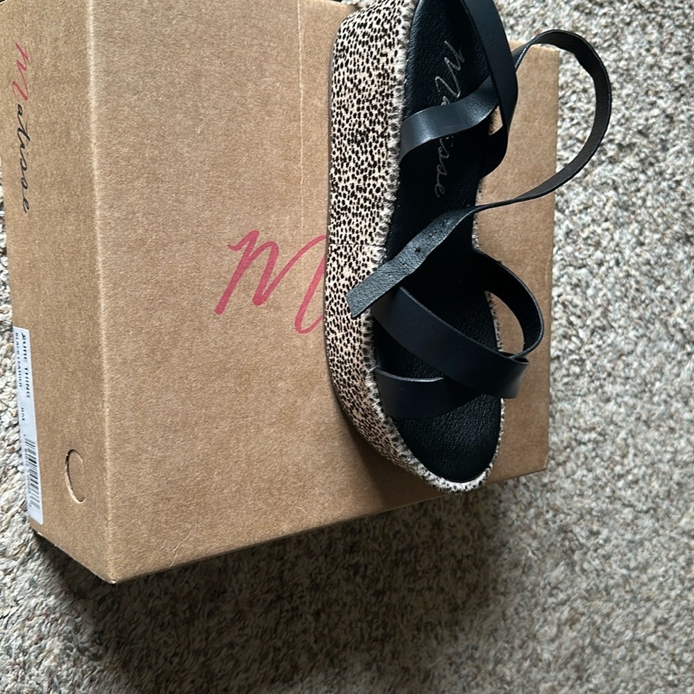 Matisse Black and Tan Sandals with Cross-Strap Design
